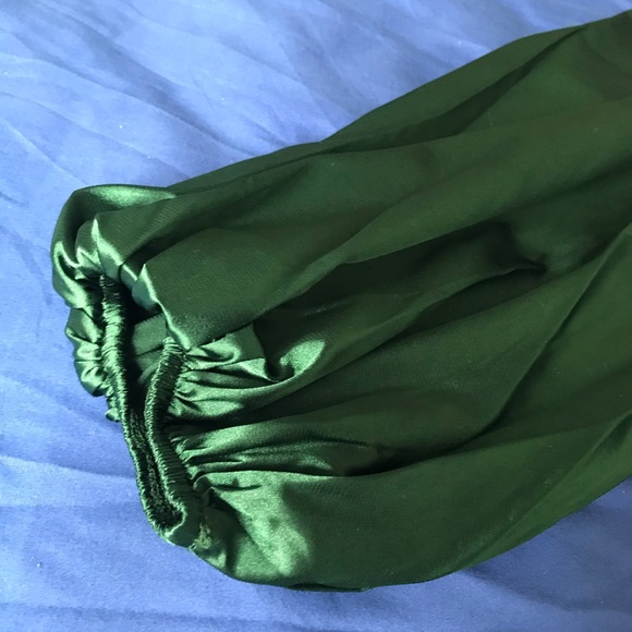 Green satin dress - Picture 8 of 11
